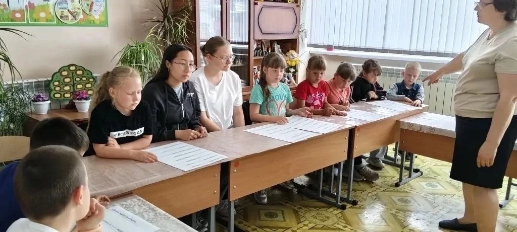 Во 2 отряде прошло необычное занятие, а настоящее путешествие в мир его сказок.

В гости к ребятам п