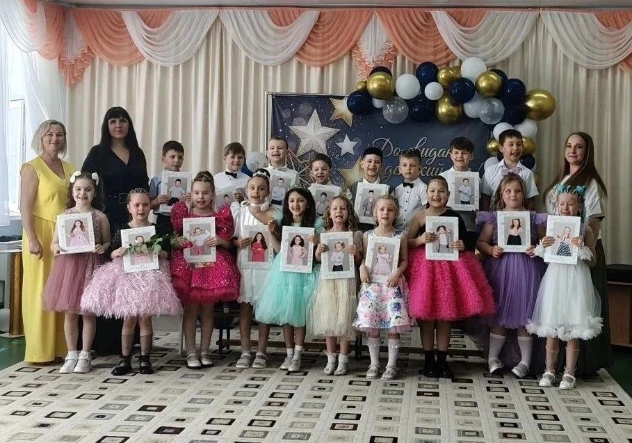Мы провожаем в школу наших ребят из группы "Улыбка"🤗. Вы яркие и многообещающие. Пусть ваша школьна