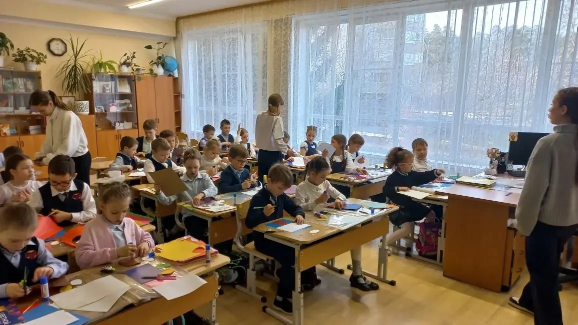 ✨ Сегодня в нашей школе царила настоящая атмосфера творчества и дружбы! ✨  Ребята из 5Г класса прове