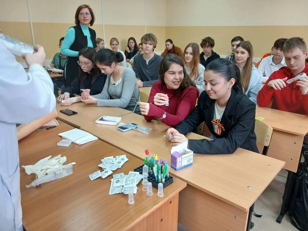 Школьники из Оренбурга познакомились с сестринским делом  Школьники 10-11-х классов из Оренбурга смо