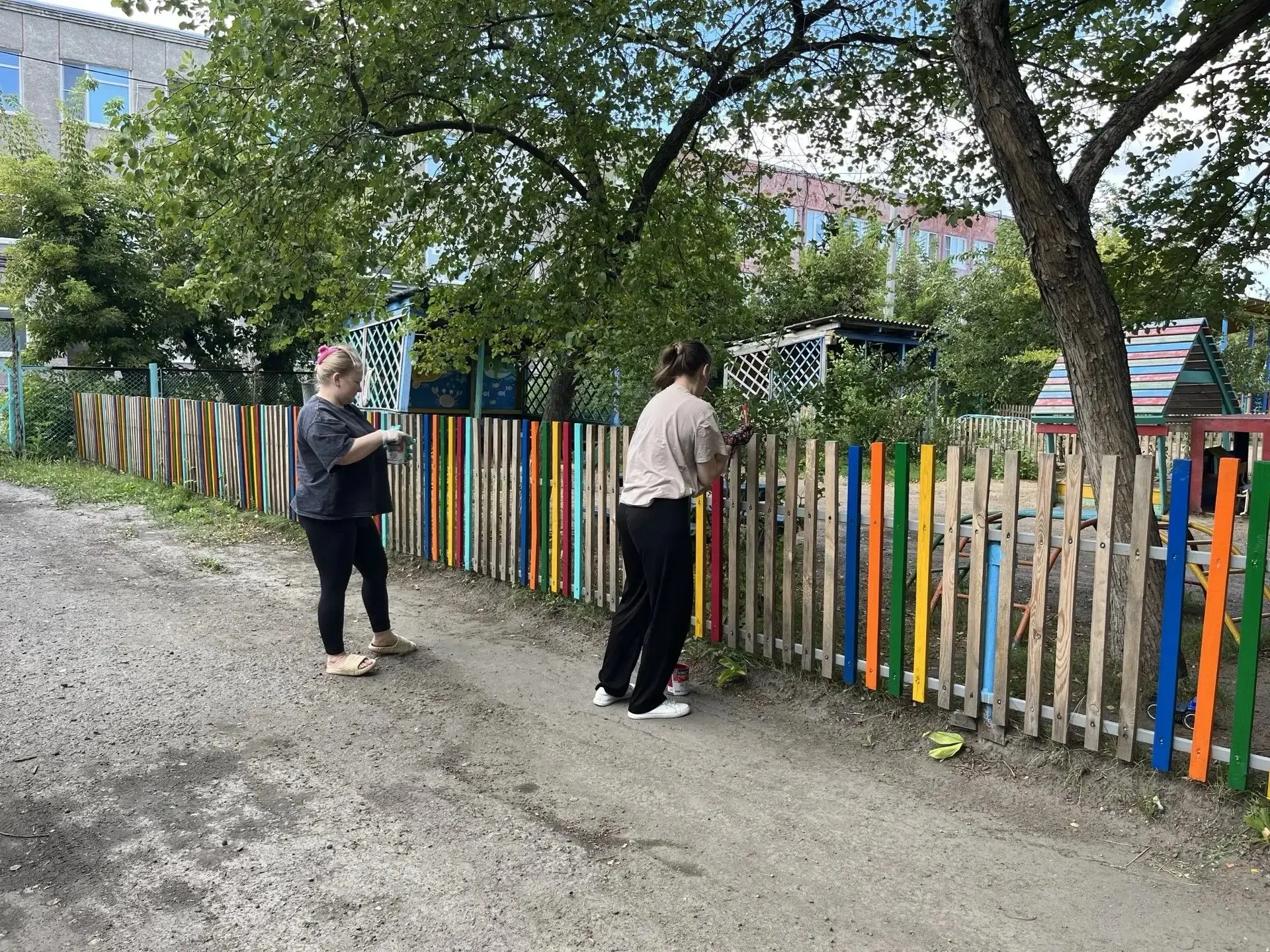 В детском саду внутри и снаружи кипят ремонтные страсти⚒️. Прикрепляем небольшой фотоот...
