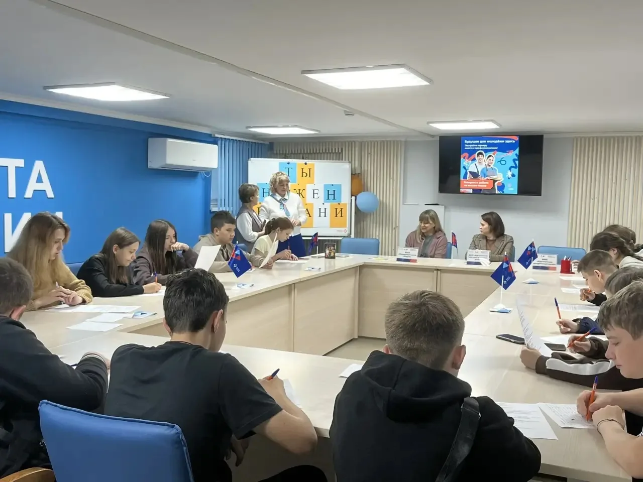 ✅Сегодня учащиеся 8-х классов приняли участие в ярмарке вакансий для несовершеннолетних граждан «Ты 