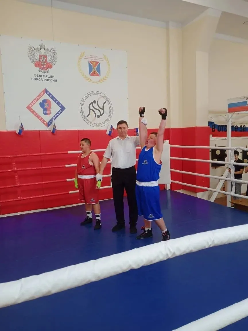🥊 Лабинские боксёры успешно выступили на турнире в Ессентуках

На открытом турнире по боксу, посвящ