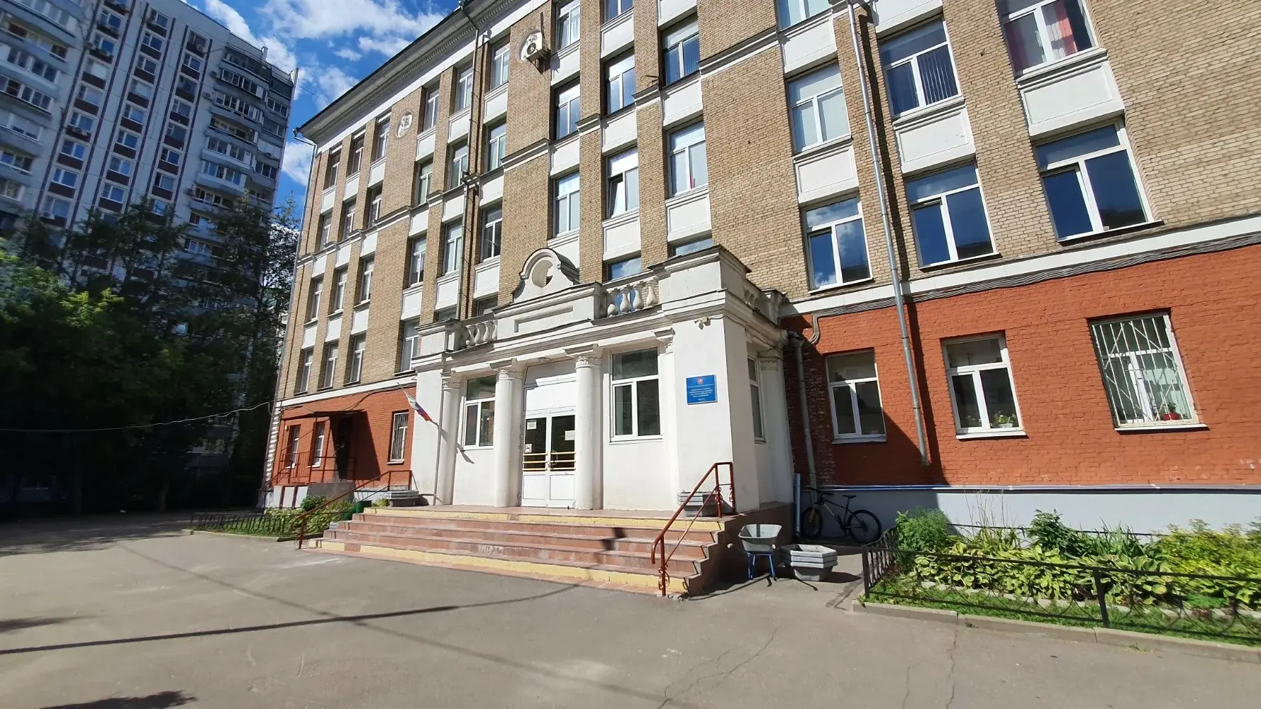 Родители учеников школы 1811 в Восточном Измайлово бьют тревогу: за последние полгода и...