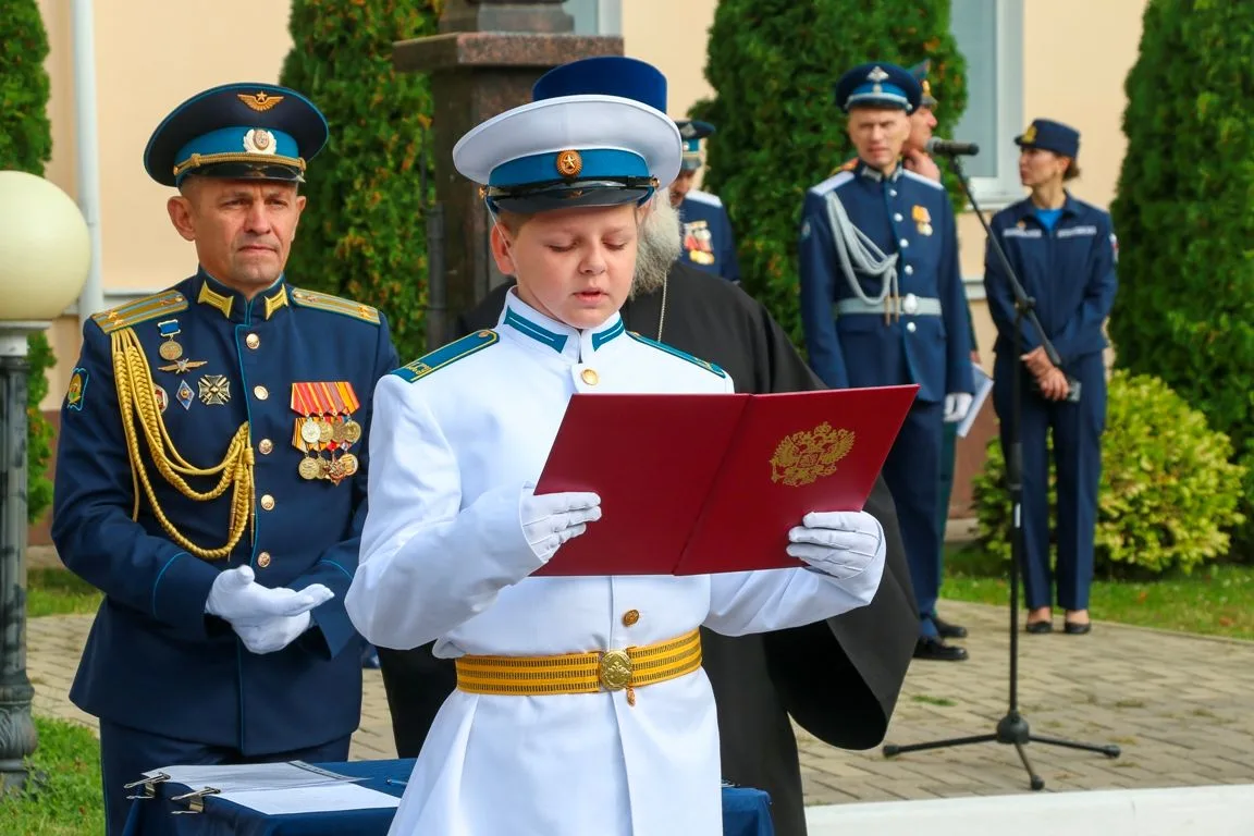 Школа мужества, чести и знаний: Ставропольскому президентскому кадетскому училищу испол...