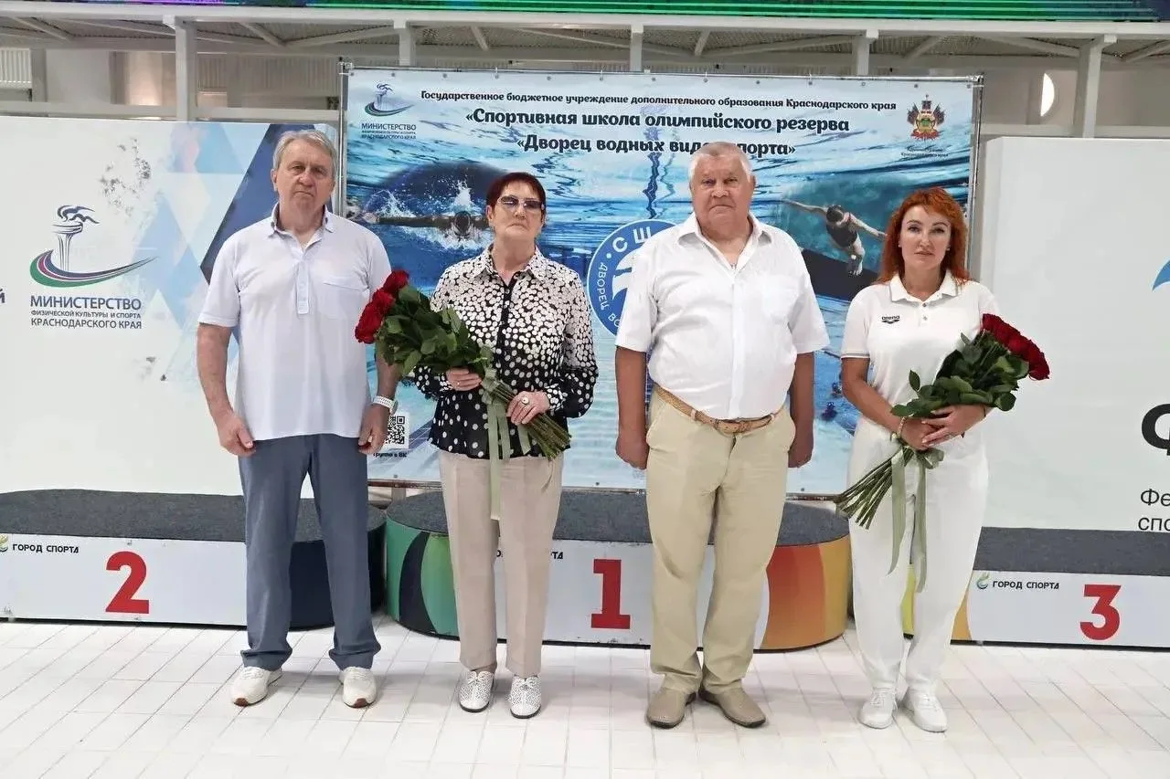 🏊‍♂️🌊 От водной дорожки до волейбольной площадки: спортивная династия Толмачёвых! ❤️

Любовь к спо