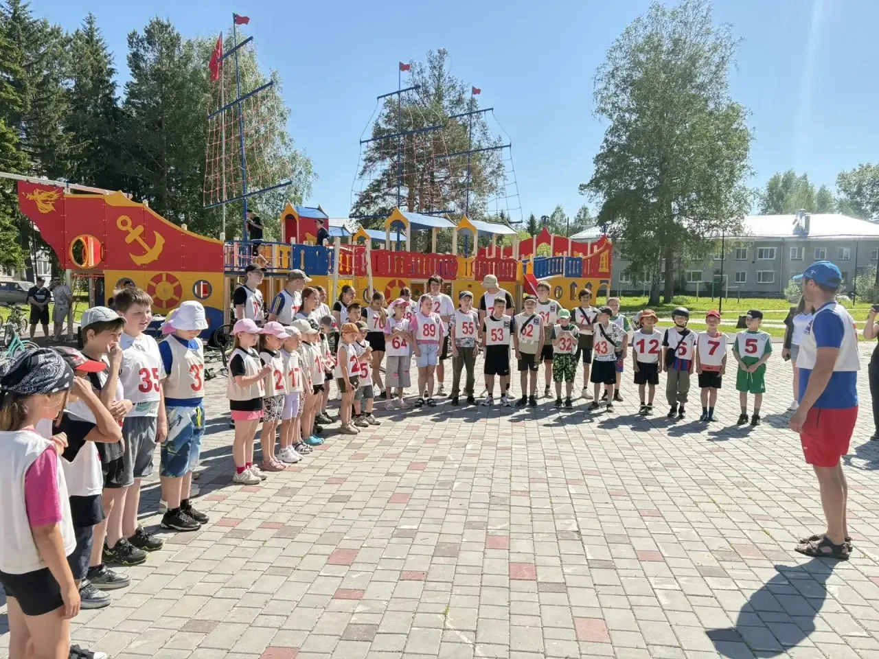 🚴‍♂️Сегодня в поселке Рассвет кипели настоящие спортивные страсти — здесь прошли соревнования в рам