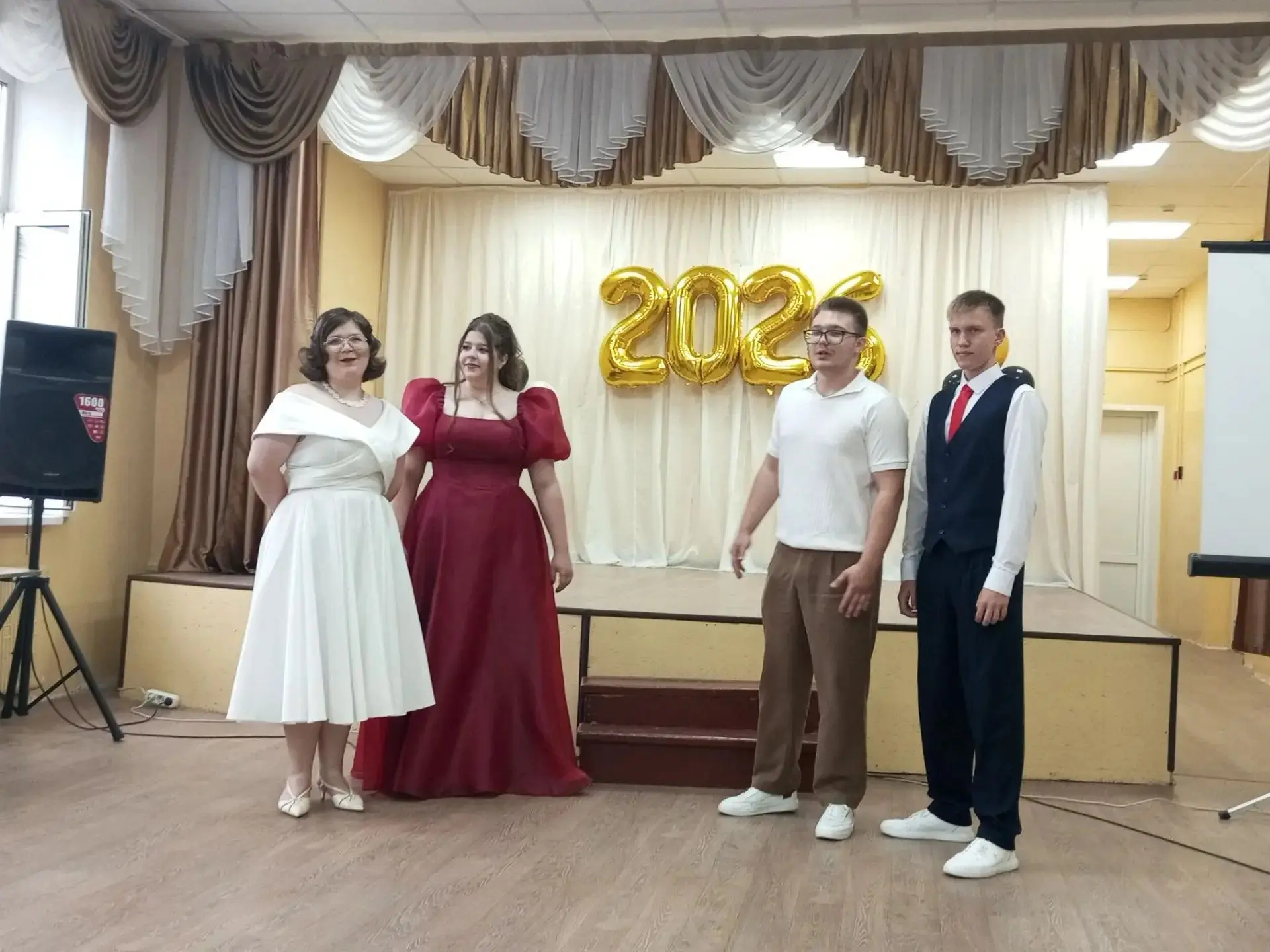 🎉Выпускной 2026: Как это было🎉

Сегодня  в нашей  школе в праздничной атмосфере прошло торжественн
