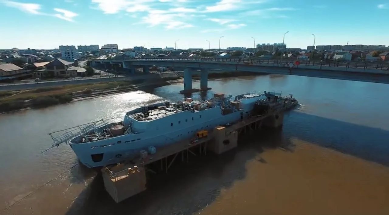 🛳 Как провести судно там, где его по идее быть не должно?
Технический кейс: «Д. Қонаев» против лими