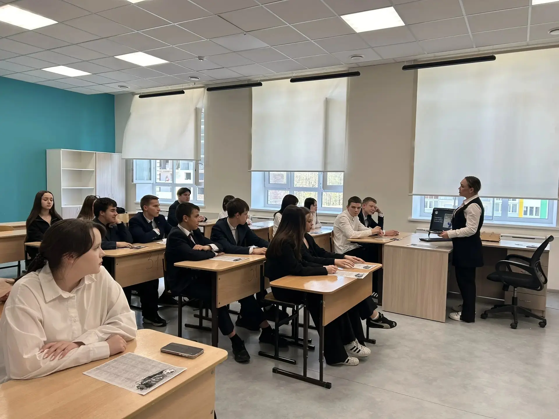 В преддверии праздника – Дня Победы – в старших классах средней школы №56 прошли тематические уроки,