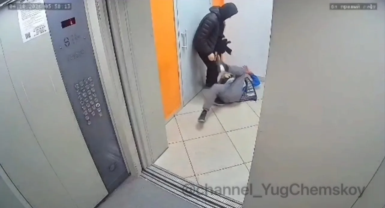 Ранее мы публиковали видео, снятое в лифте дома №162 по ул. Петухова, где молодой челов...