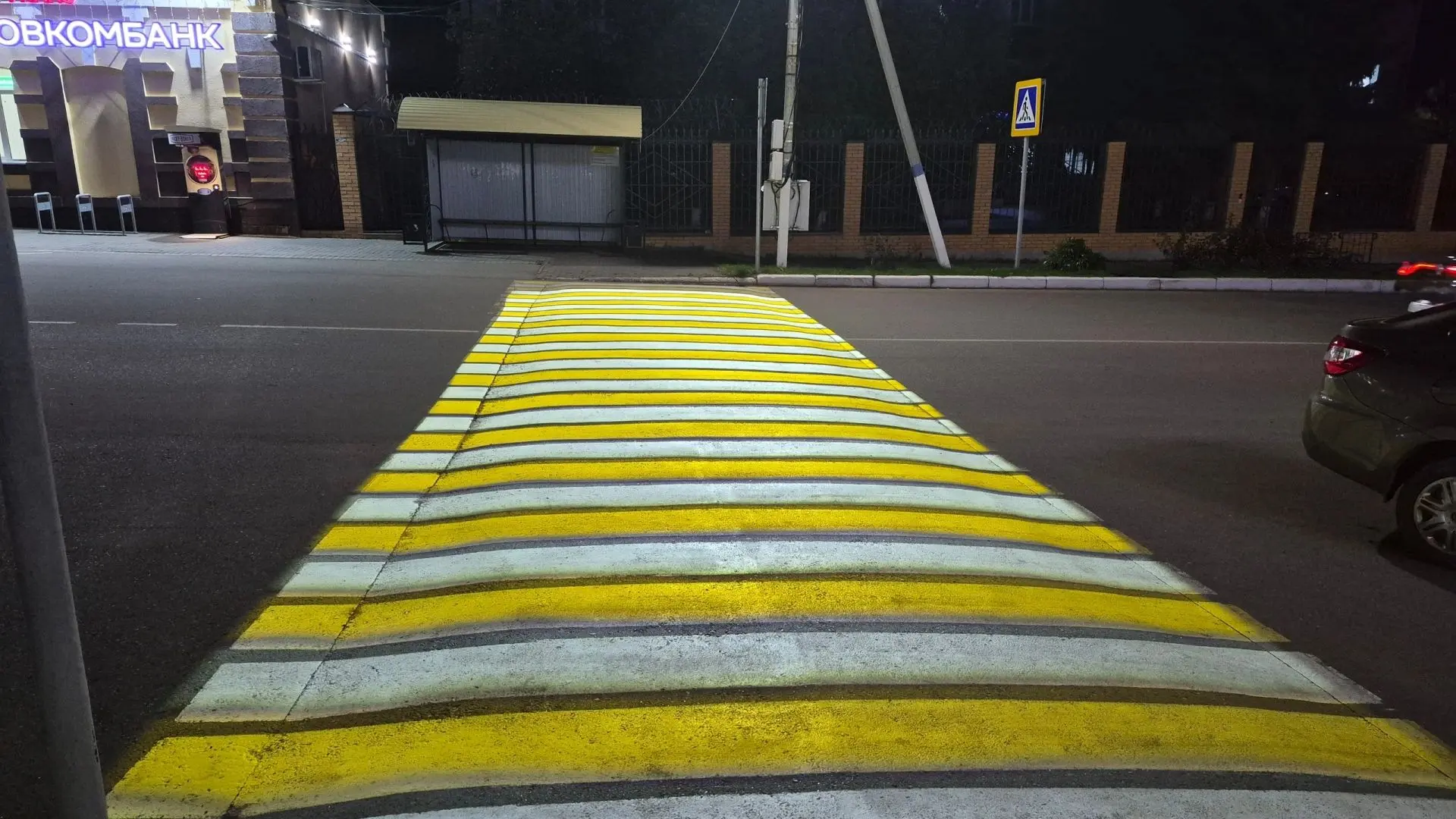 🚶‍♂🚗 В Мензелинске на улице Ленина установили проектор пешеходного перехода