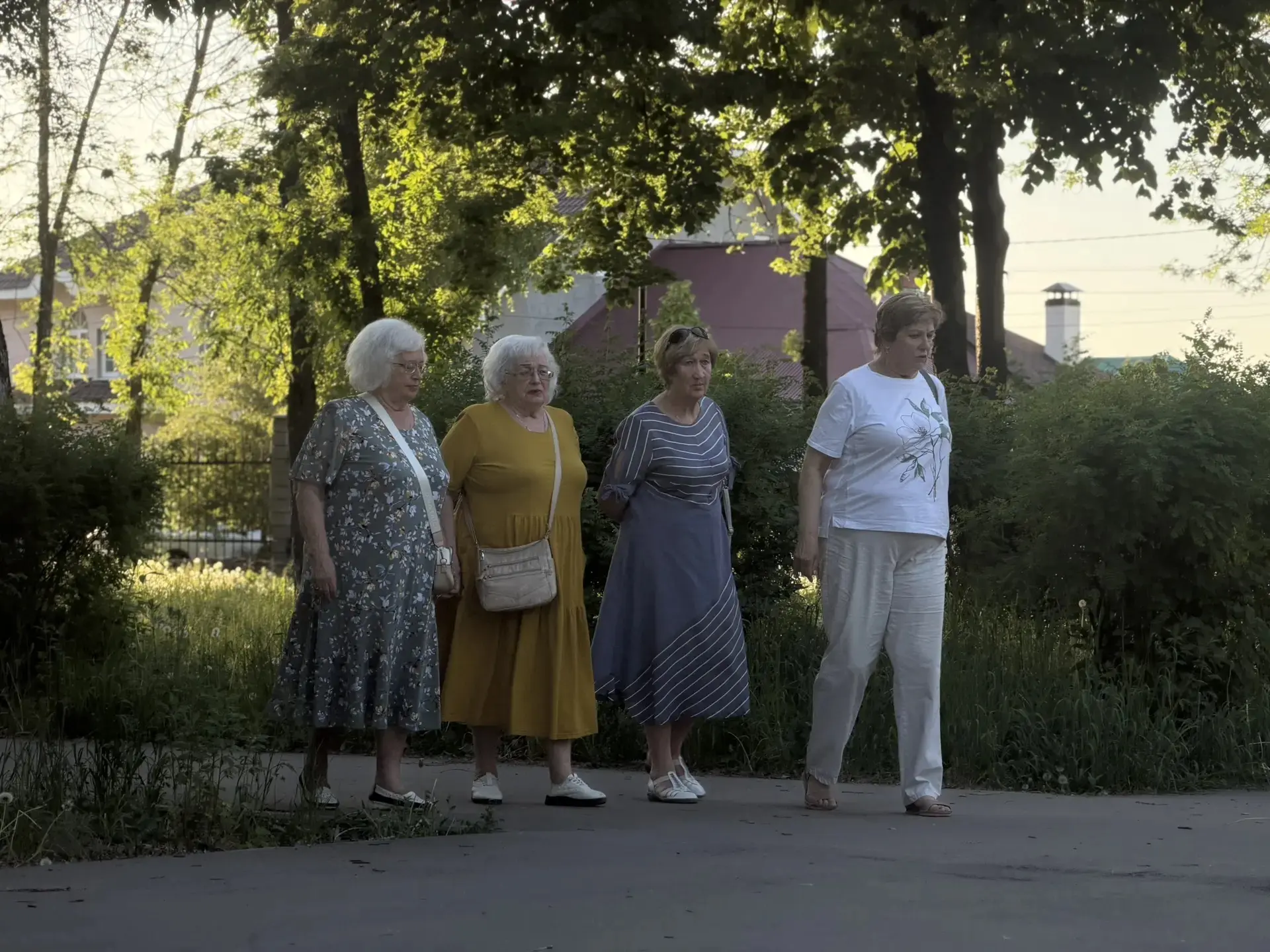 💃🕺Вместе с теплыми днями в Жигулёвск вернулись и теплые танцевальные вечера.   В Больничном парке сн