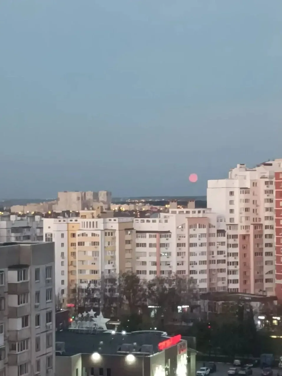 Кадрами вчерашней луны делятся подписчики 🌕