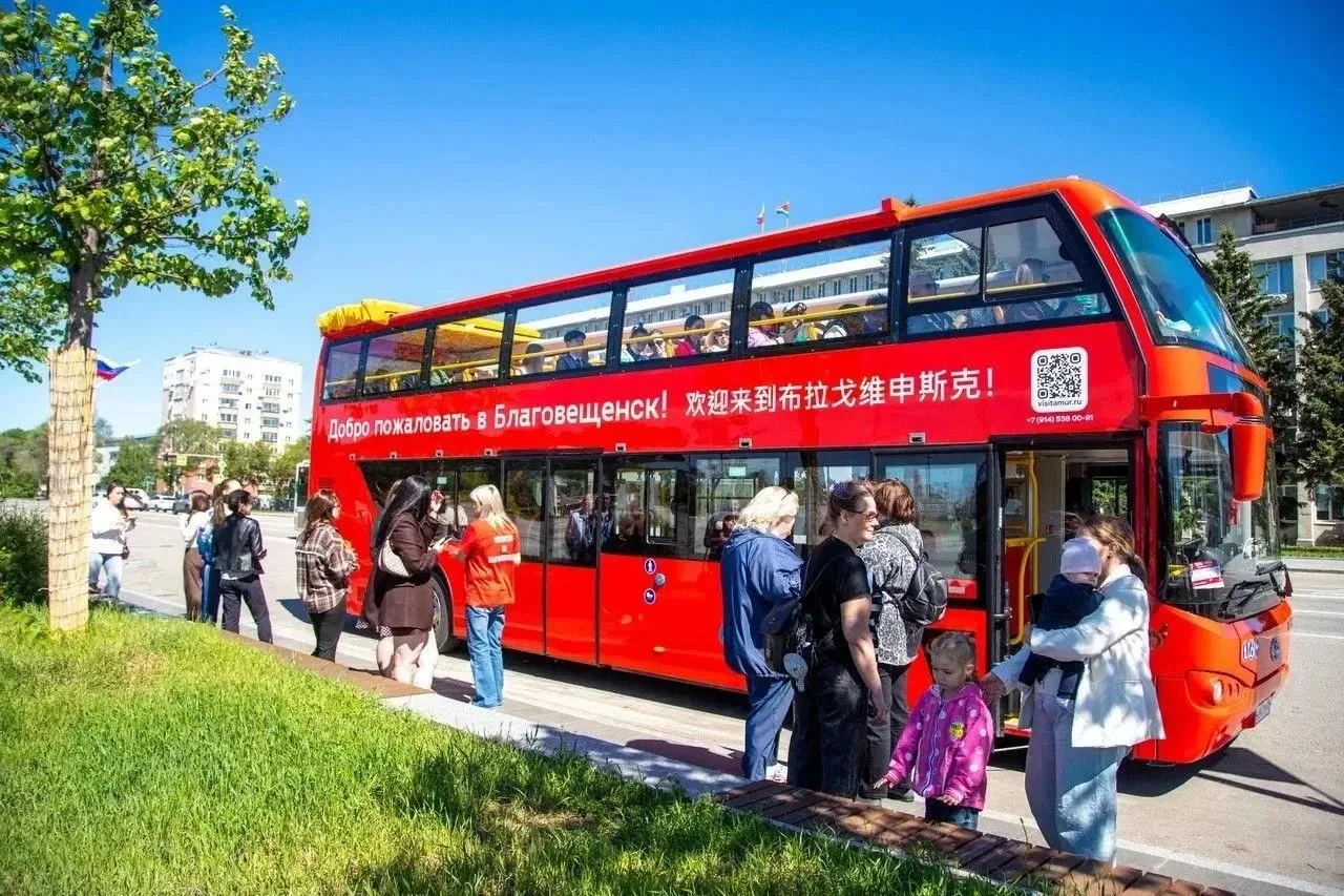 🚌 Высоко сижу, далеко гляжу: первый двухэтажный экскурсионный автобус проехал по улицам Благовещенс