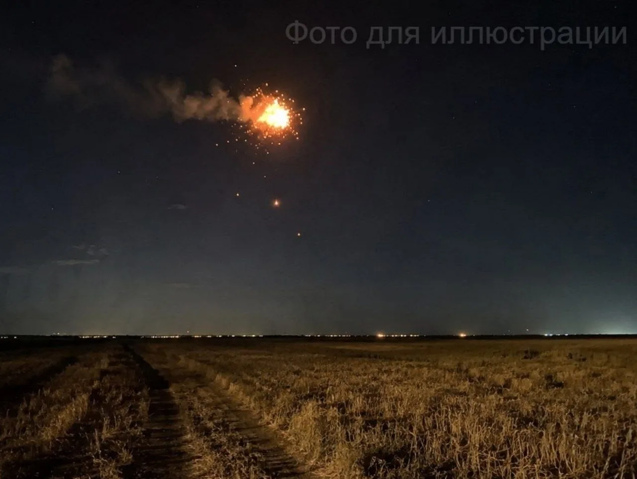 ❗️ В результате ночной  атаки ВСУ в городе Гуково пострадали два человека Женщине оказывают помощь м