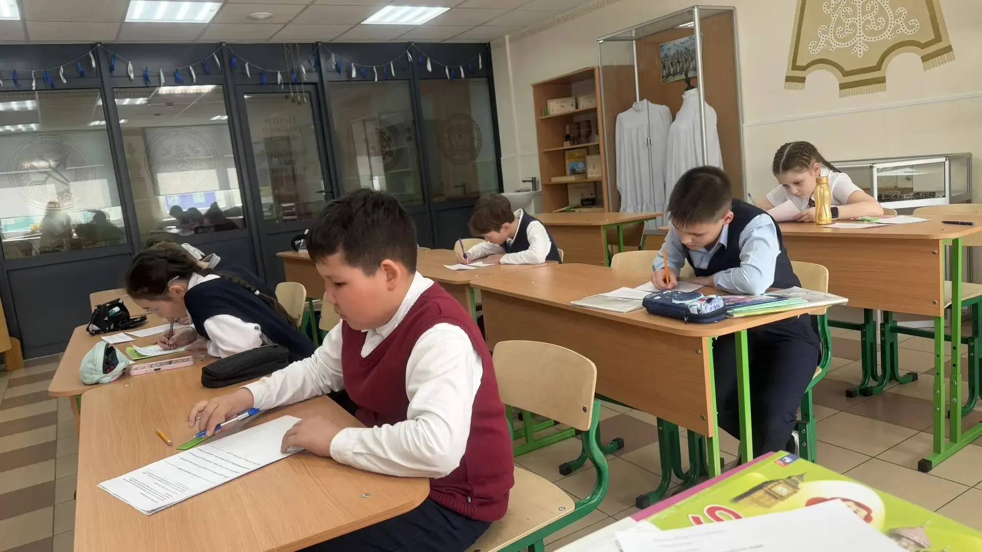 🇸🇮 Знать, гордиться, побеждать: как наша школа приняла X олимпиаду «Символы Якутии»