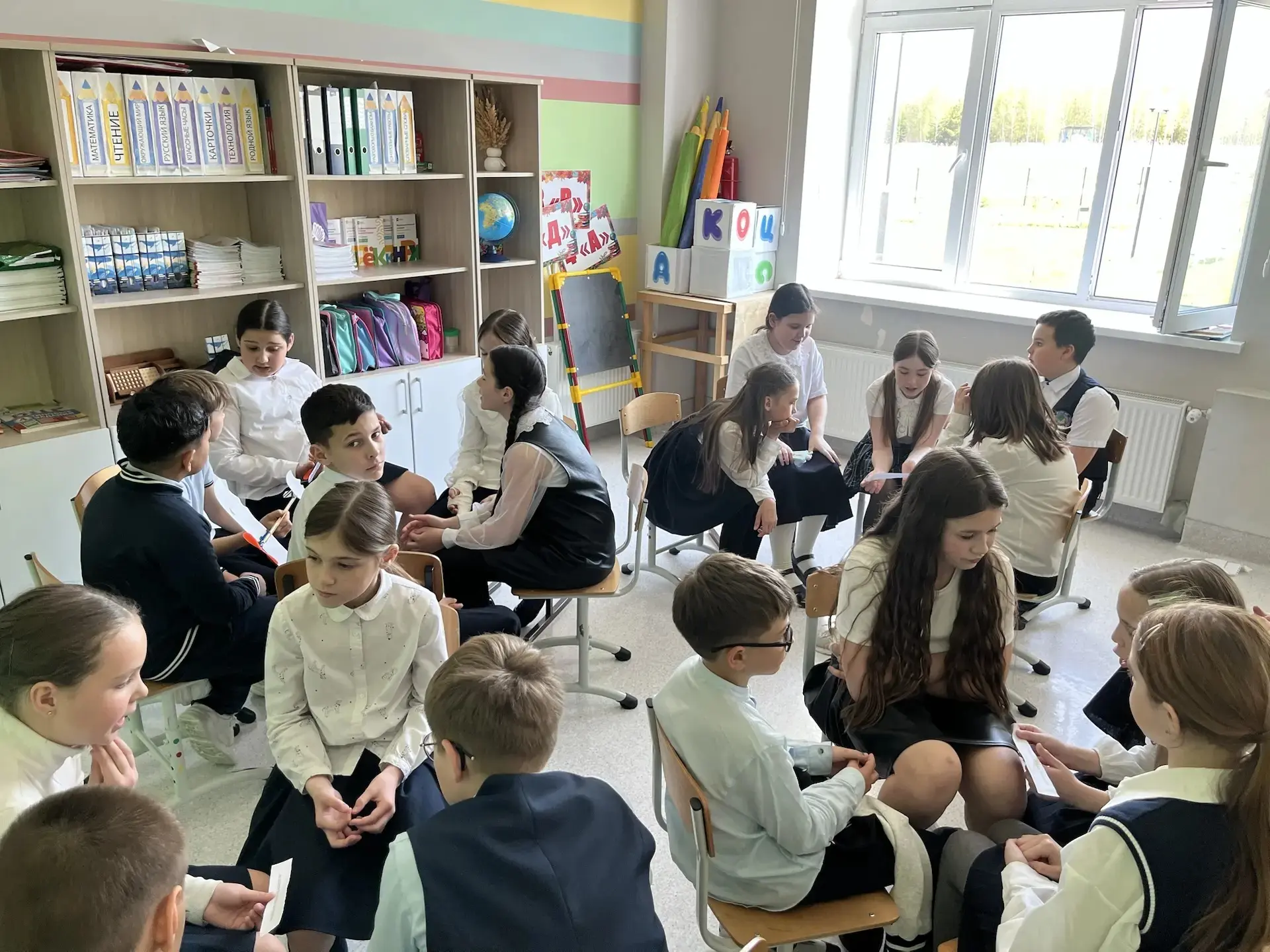 Сегодня у 4 «А» прошло занятие с психологом — тренинг «Круг доверия» 🤗  Ребята делали разминку 💫, ра