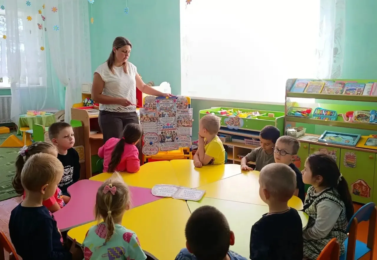 Беседа  в смешанной дошкольной группе посвященная дню языков народов России. В завершен...