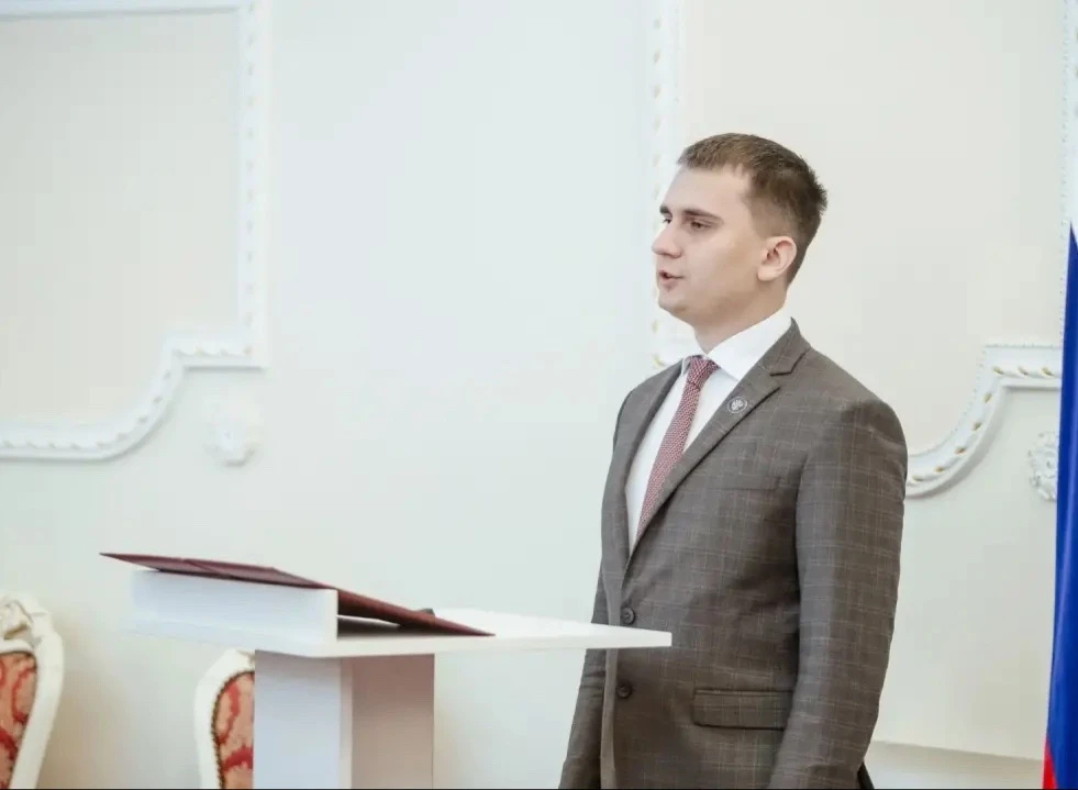 🎓 Выпускник Университета сервиса прошел стажировку в Минобрнауки России