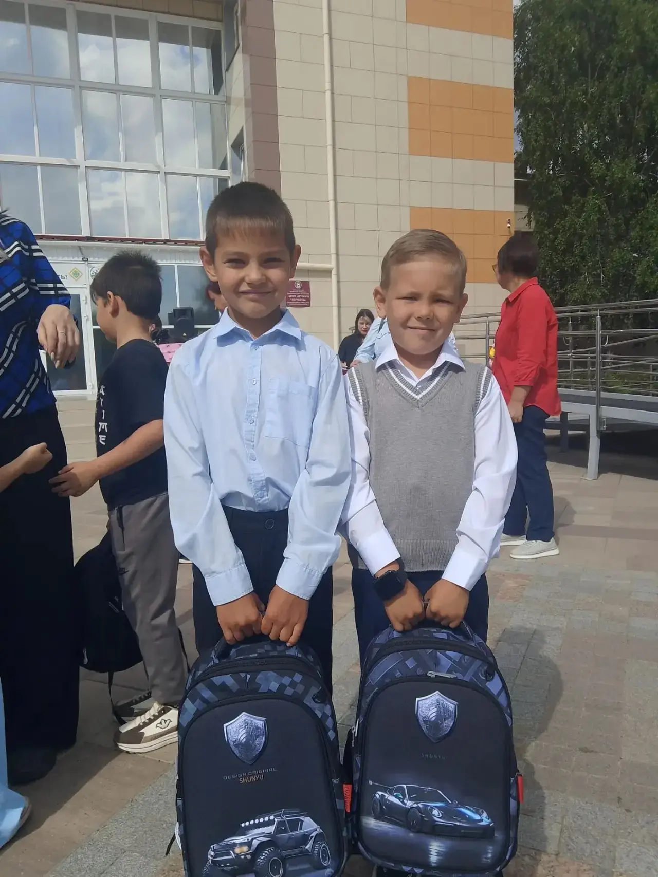 Какой трогательный сегодня день! 🎒✨ Сегодня наши будущие первоклассники получили свои ...
