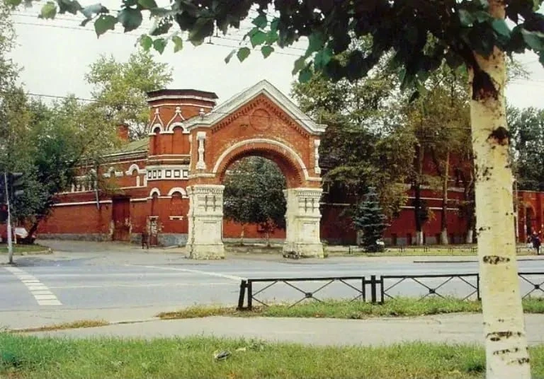🏛️ Ворота Ждановского парка в 1989 году