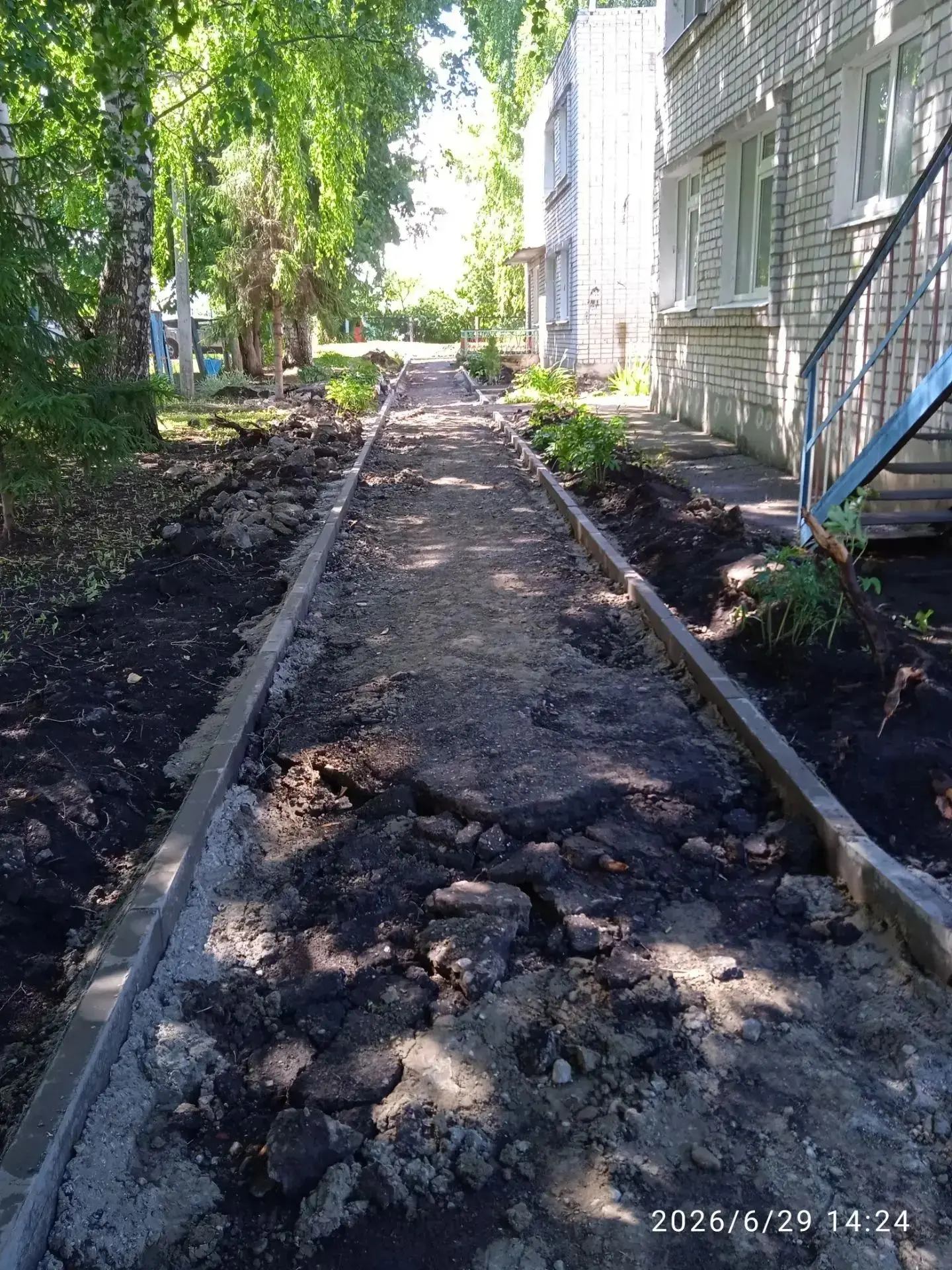 В рамках проекта поддержки местных инициатив "Дорожка в детство" начались работы по благоустройству 