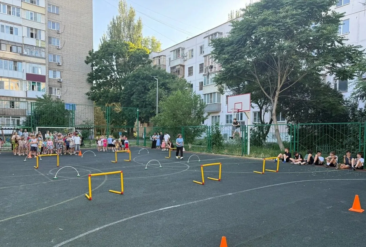 Летние каникулы в Таганроге проходят активно и с пользой

В Таганроге организовали спортивную програ