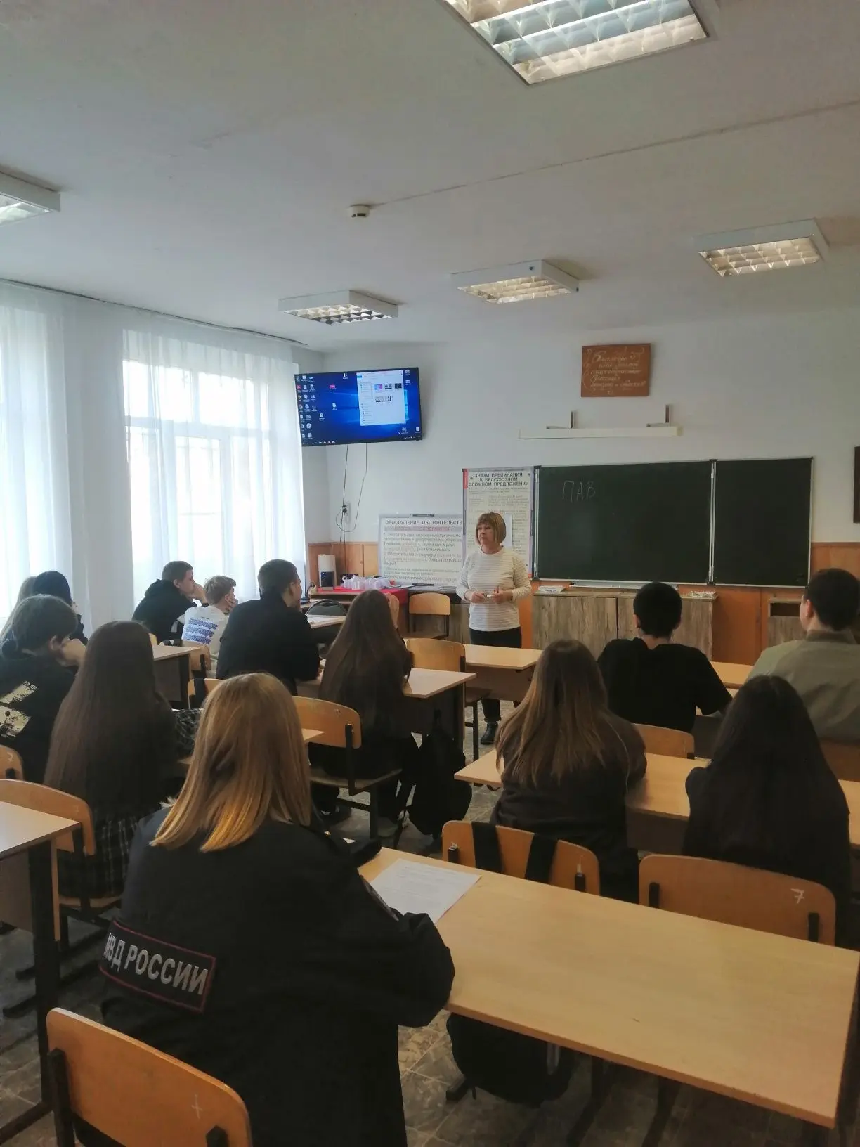 Сегодня в 9 "б" классе "Разговор о важном" прошёл в открытом формате. Присутствовали пр...