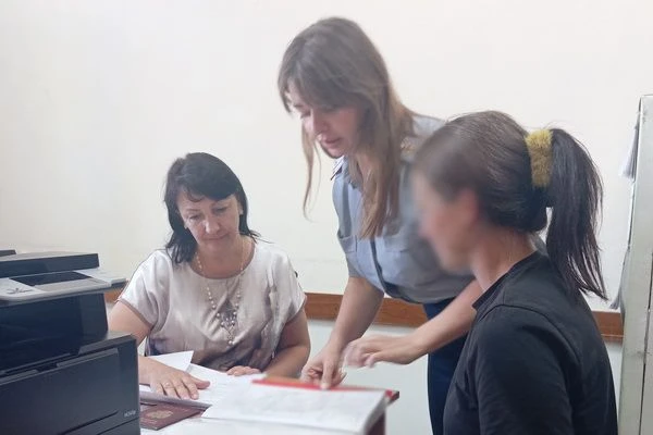 В УИИ по Симферопольскому району в рамках пробации помогли осужденной получить удостове...