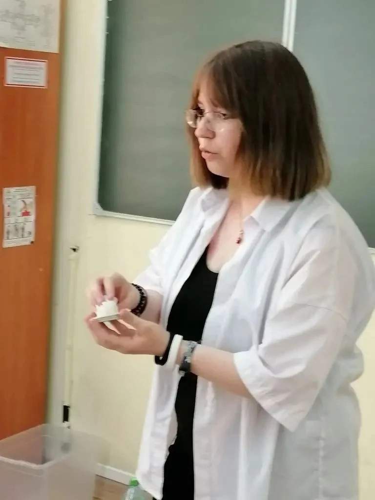 ОТ ПРОЕКТА ДО МАСТЕР-КЛАССА: старшеклассница научила второклассников выращивать кристаллы👍  🗓️ 22 ап
