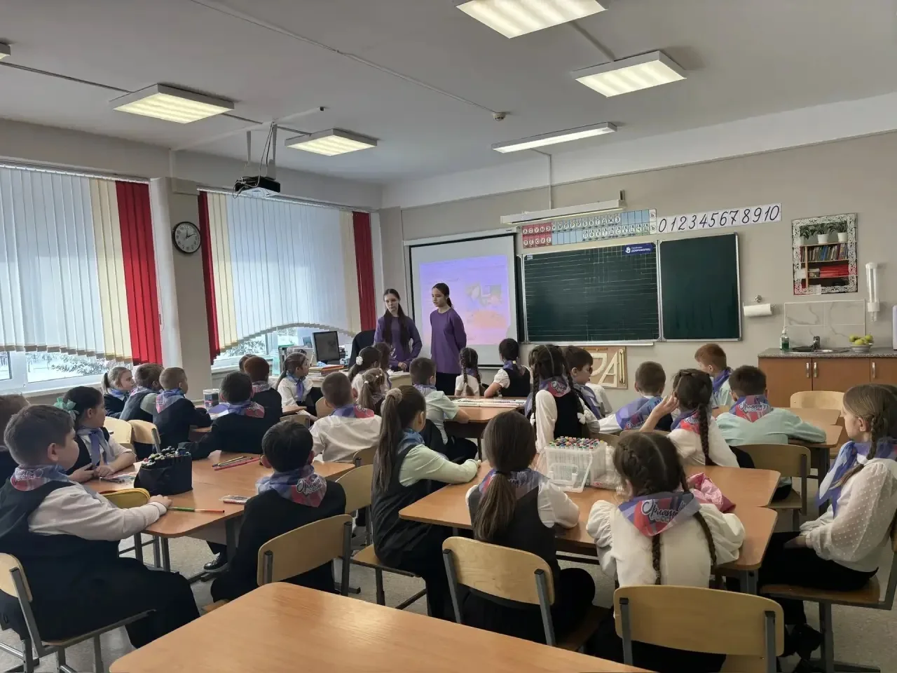 ✨ Творчество с добрым сердцем✨  В рамках трека «Орленок-Доброволец» ученики 3В класса вместе с наста
