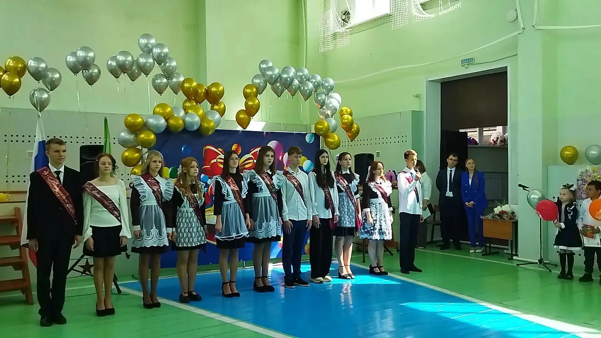 Последний звонок : прощание с детством и встреча с будущим! 🔔✨