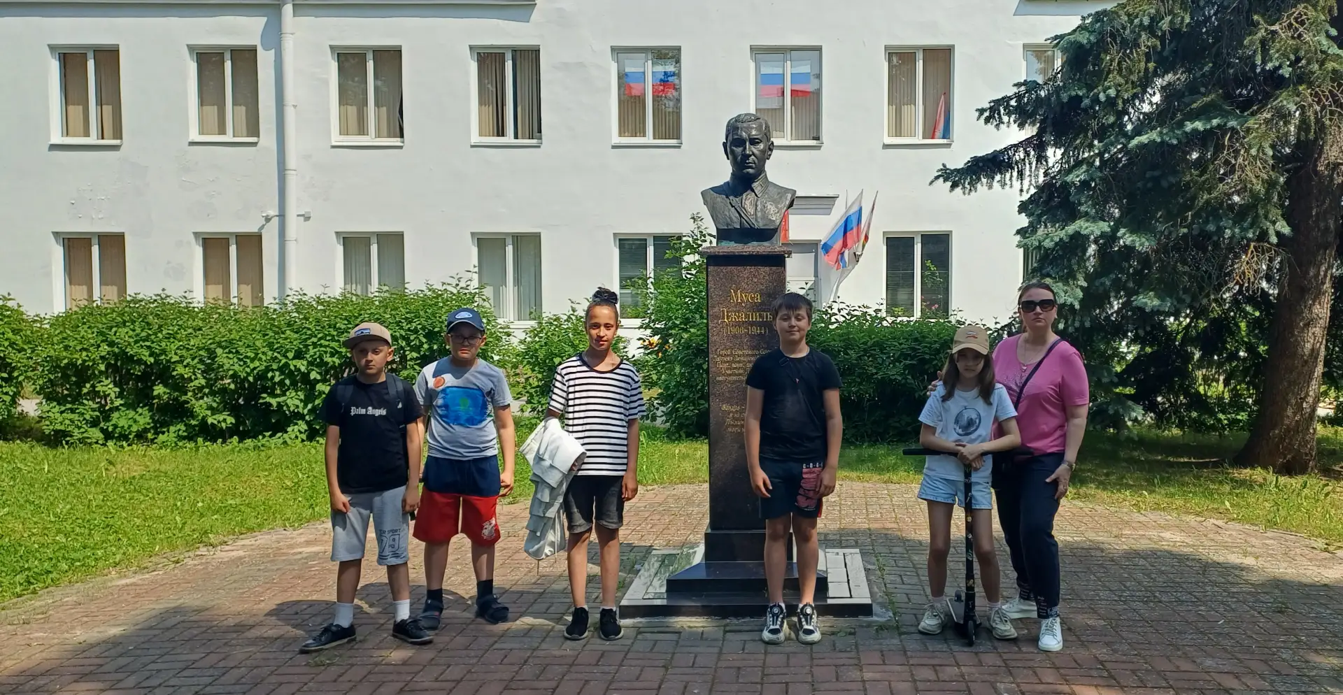 12 июня участники Андриановского центра образования приняли участие в районном конкурсе "Тосно в кад