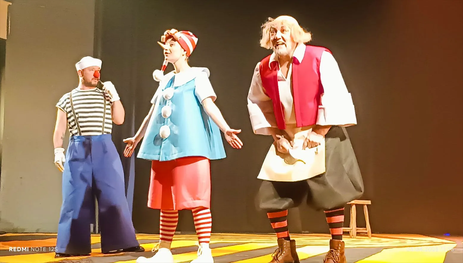 Театральный день в лагере — приключение на колесах! 🎭🚌  После бодрящей утренней зарядки и традиционн