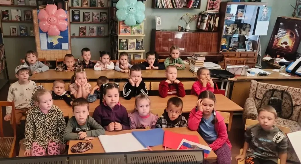 Юные патриоты: экскурсия в библиотеку