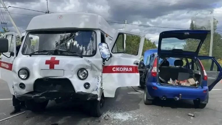 ‼️Под Брянском в жутком ДТП со скорой погиб 74-летний водитель легковушки