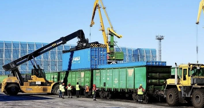Расширение сети перегрузки контейнеров из полувагонов