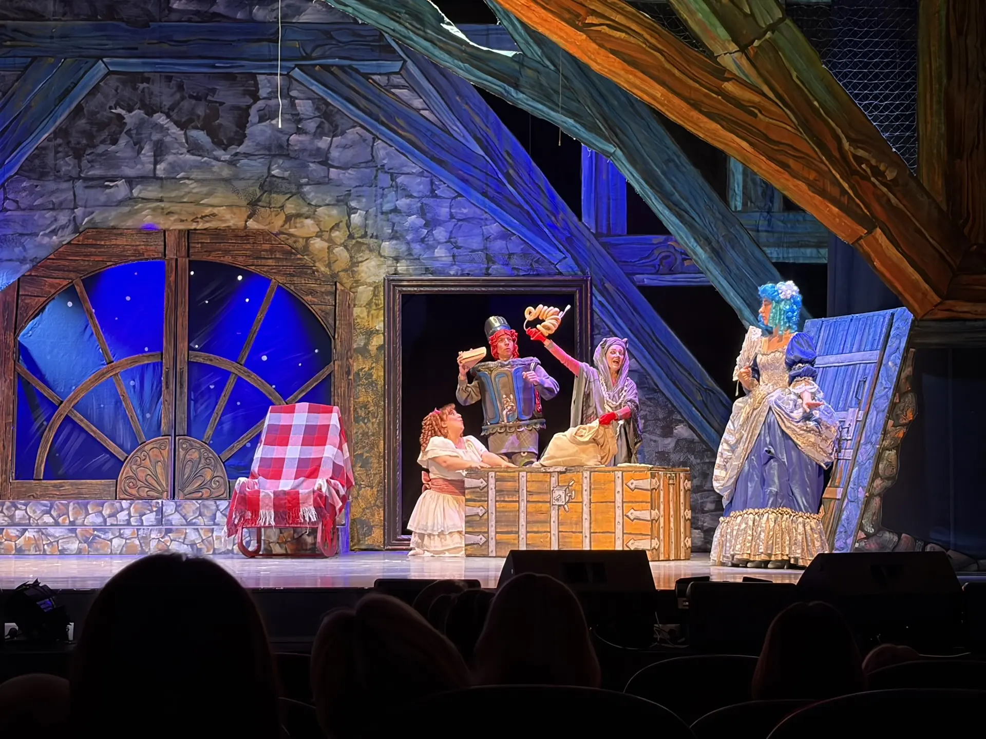 Каникулы начинаются со скаки ! 🎭  2 Б класс вместе с классным руководителем Козак Ольгой Александров