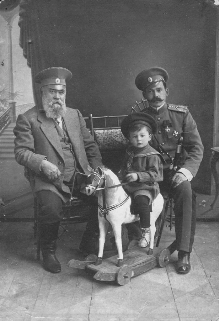 Три поколения Карасевых: Федор Григорьевич, Алексей Михайлович, Михаил Федорович, Новочеркасск, 1917