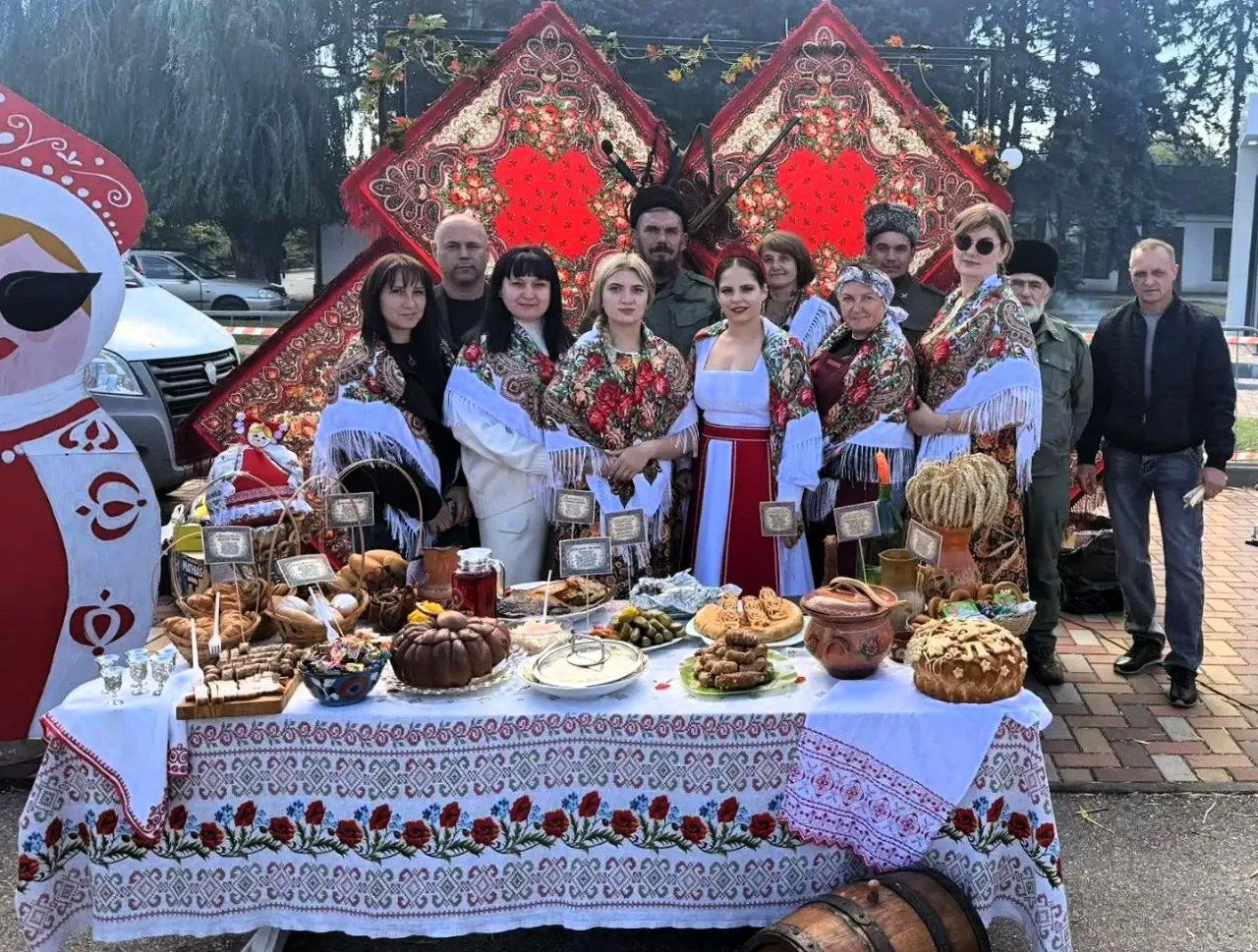 От имени территориального отдела, творческого коллектива Дома культуры и казачьего обще...