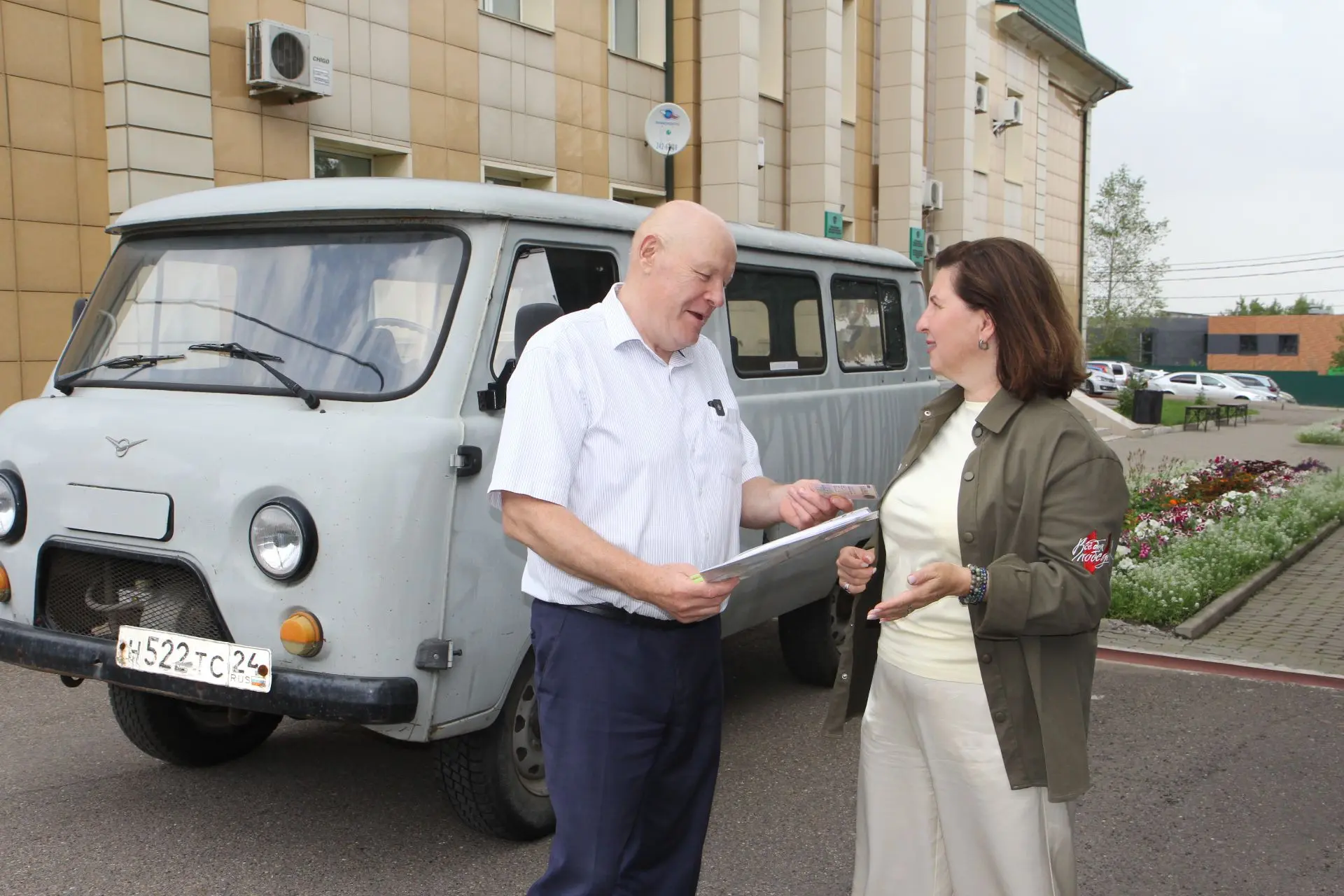 🚐В Красноярске Россельхознадзор передал Народному фронту автомобиль для отправки на СВО
 
В Управле