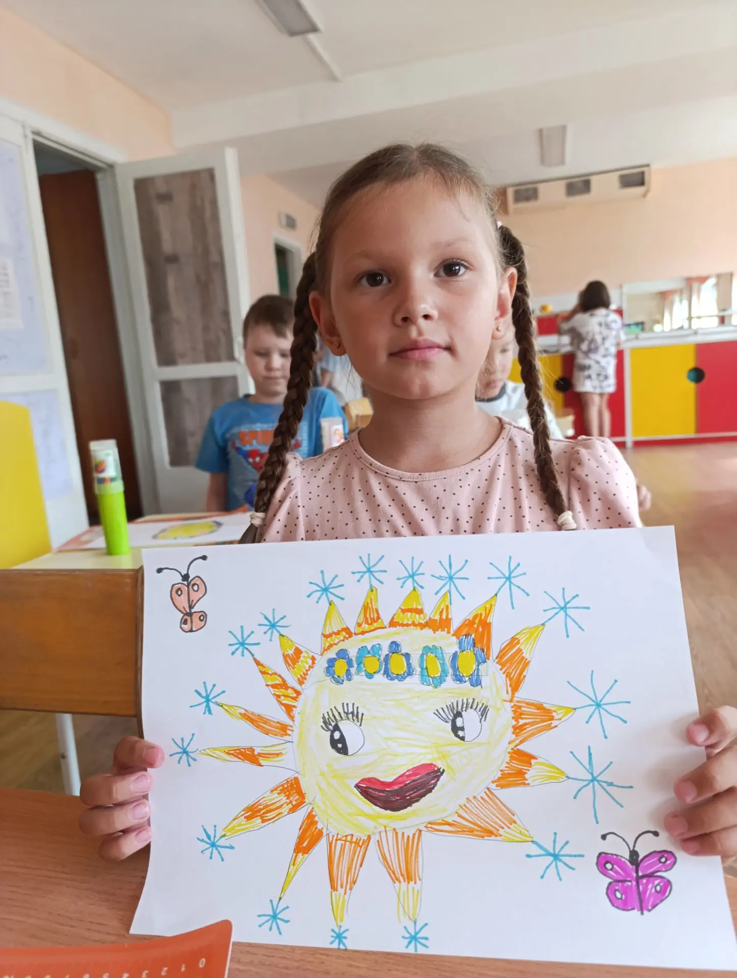 ☀️ СКАЗОЧНОЕ СОЛНЫШКО В СТАРШЕЙ ГРУППЕ 🎨

Сегодня наши маленькие художники окунулись в мир волшебст