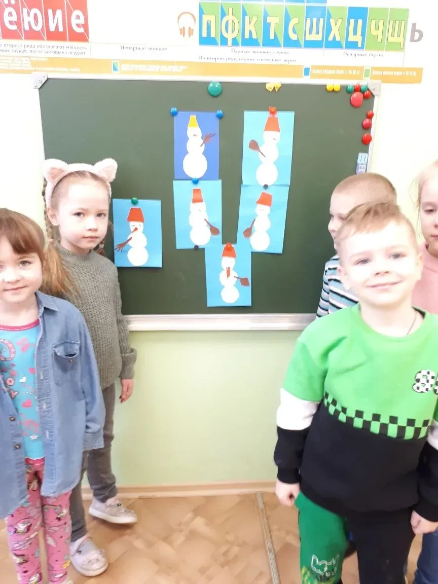 Он не мал и не велик,