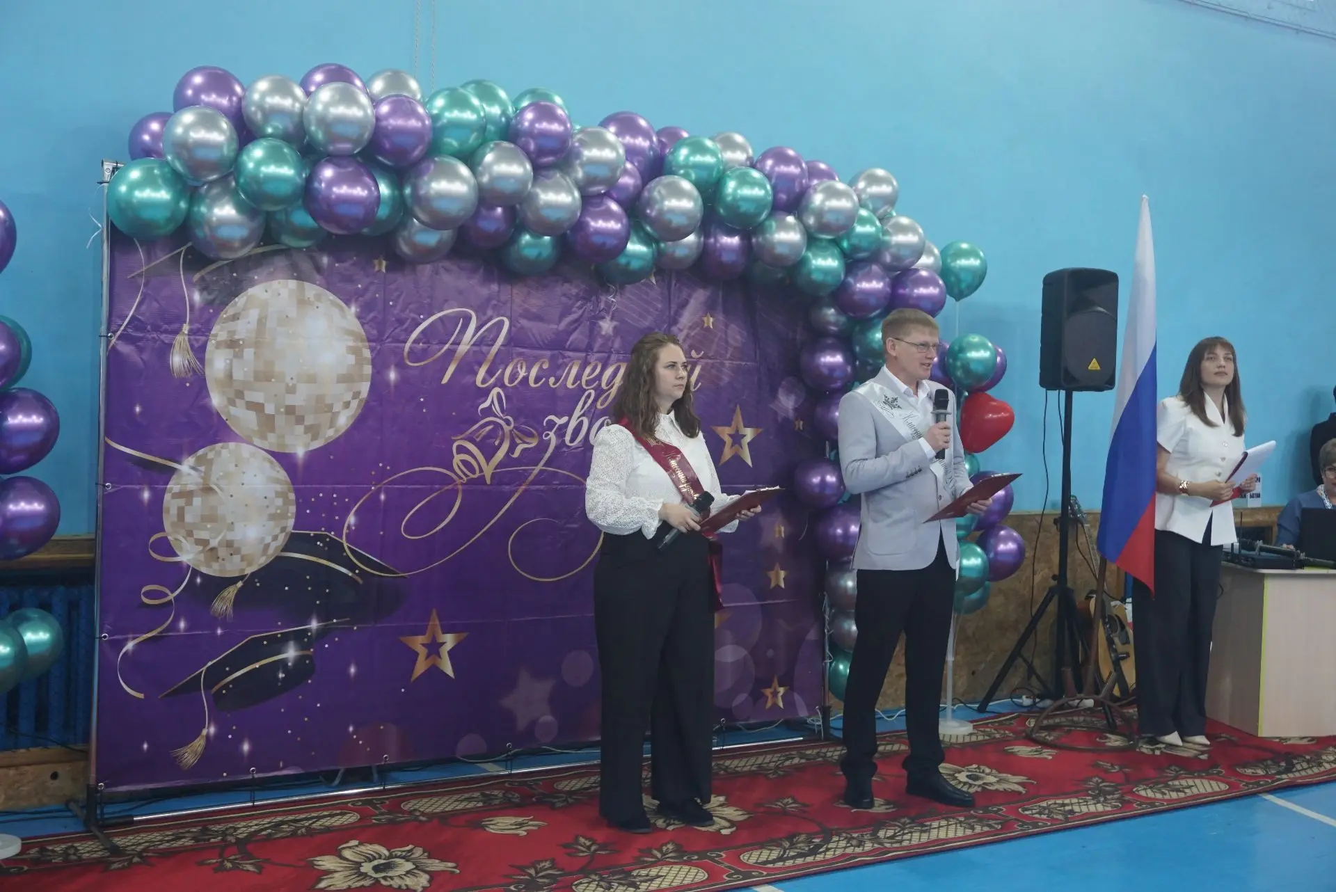 В Дзержинской средней школе № 2 состоялось торжественное мероприятие, посвященное последнему звонку 