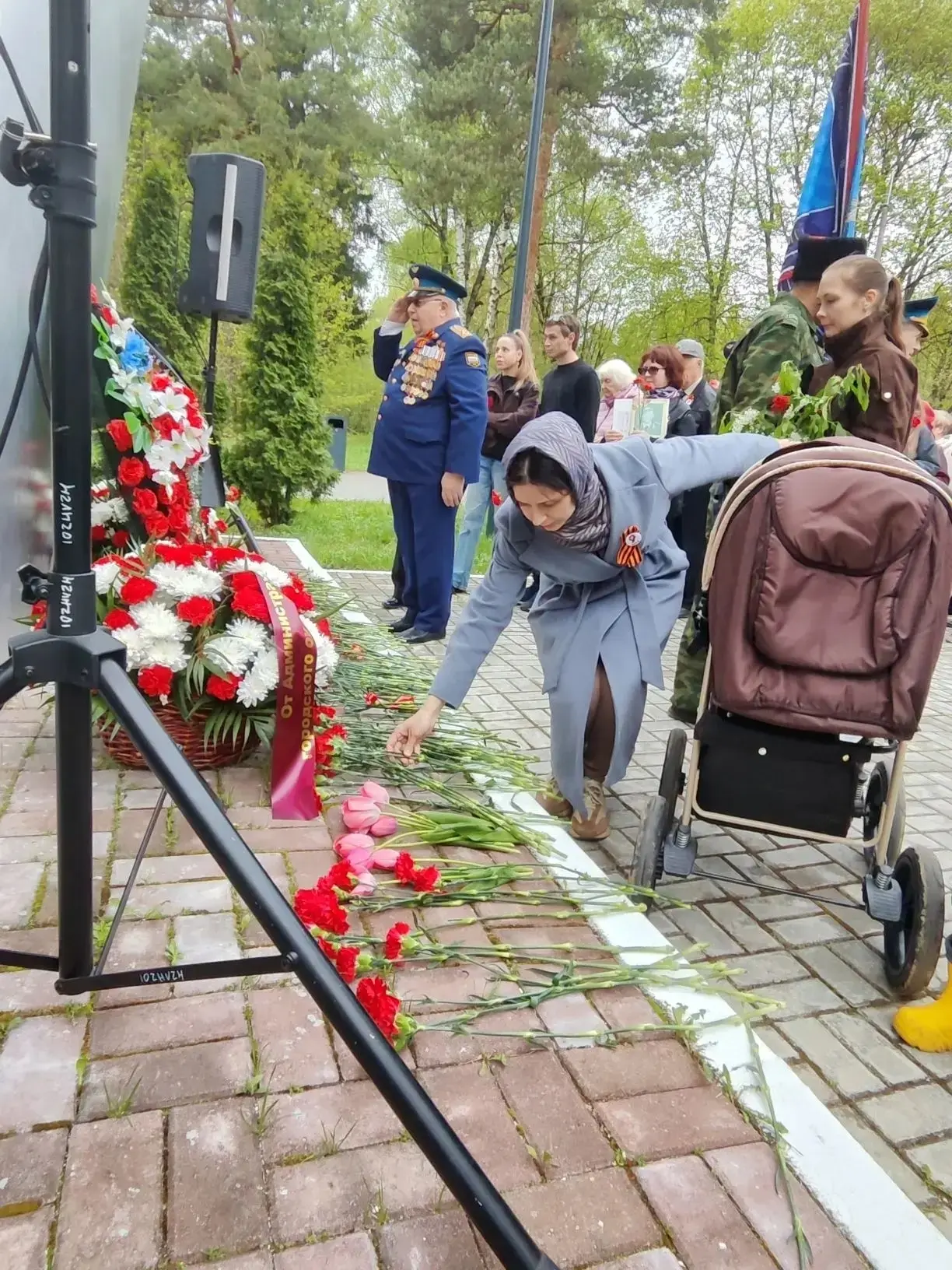 В честь 81-й годовщины Победы в Великой Отечественной войне на площади у монумента «Скорбящая мать» 