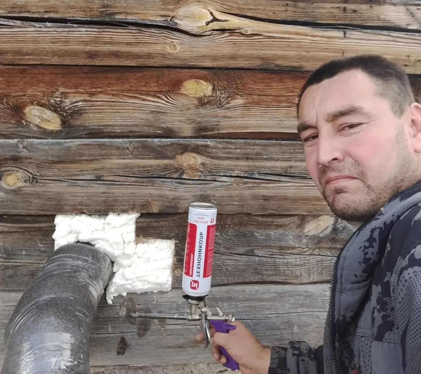Килдеғол мәҙәниәт йорто тау башында урынлашҡан. Яҡында һыу алырға урын булмау сәбәпле, оҙаҡ йылдар д