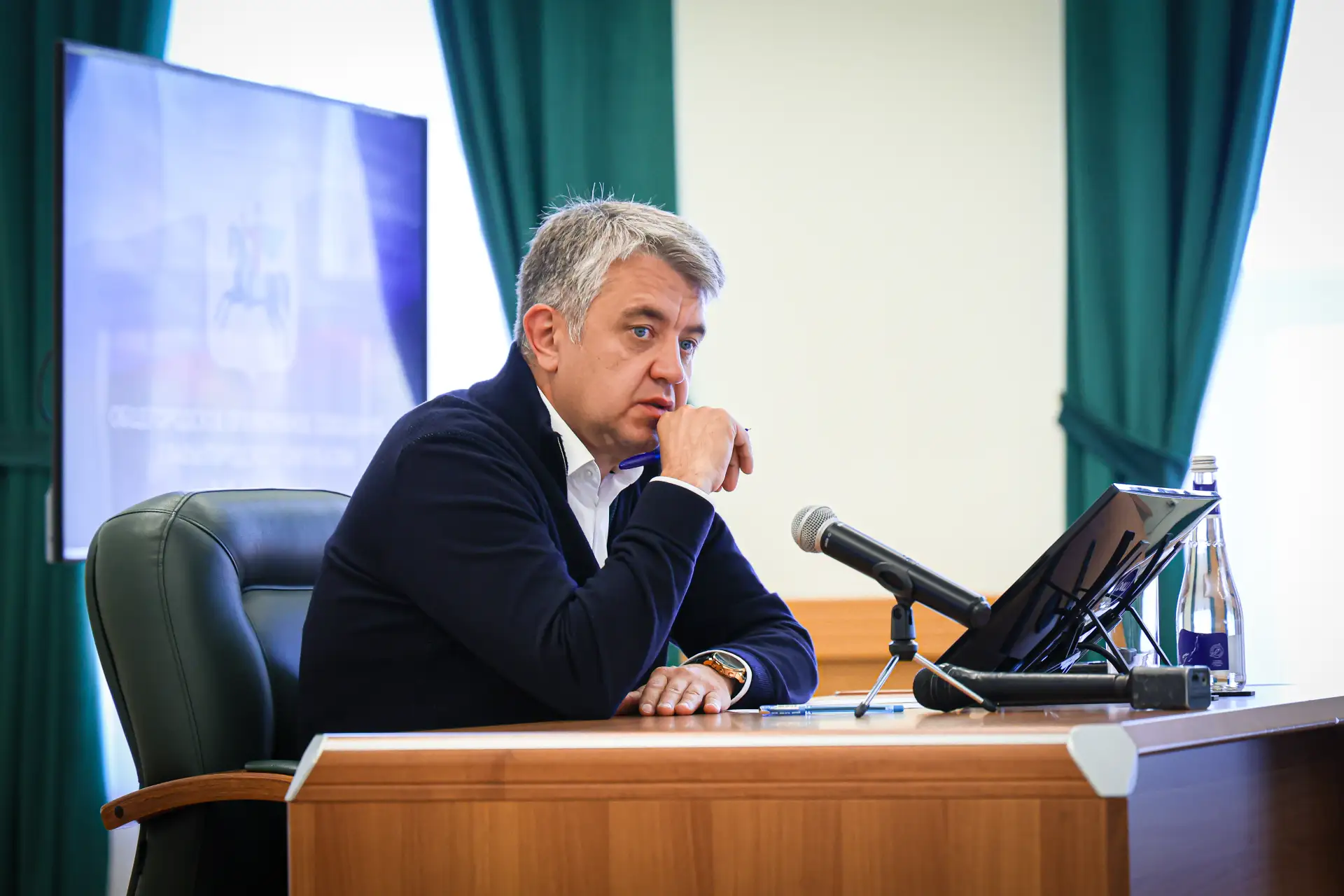 Провели еженедельное плановое совещание с руководителями профильных служб и управляющих...