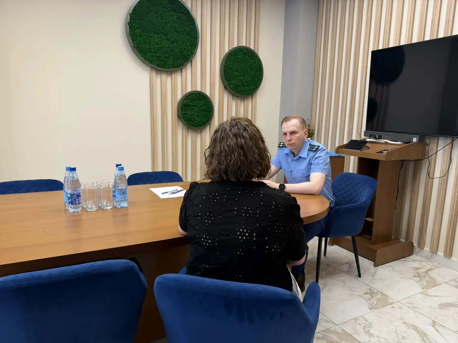 ✅ Прокурор Нового Уренгоя Александр Петров совместно с социальным координатором филиала фонда поддер