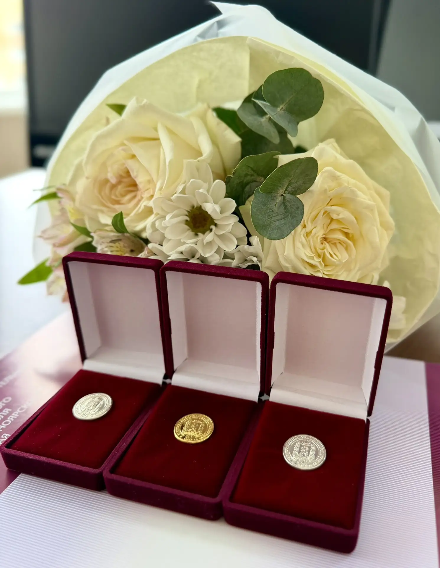 Поздравляем коллег с заслуженными наградами!

🎉Сотрудники Службы получили нагрудные знаки «За выслу